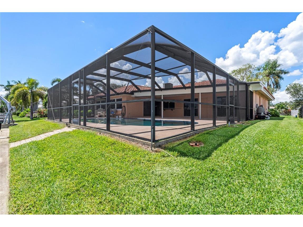 2044 Montana Avenue NE Saint Petersburg FL 33703 W7867812 image18