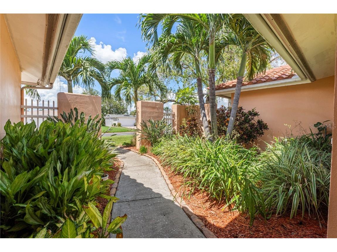 2044 Montana Avenue NE Saint Petersburg FL 33703 W7867812 image7