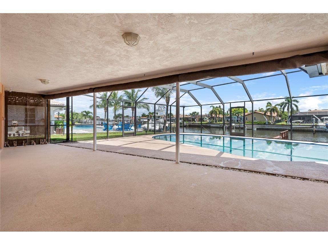 2044 Montana Avenue NE Saint Petersburg FL 33703 W7867812 image8