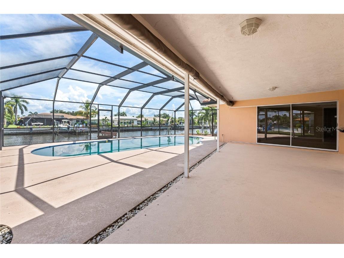 2044 Montana Avenue NE Saint Petersburg FL 33703 W7867812 image9