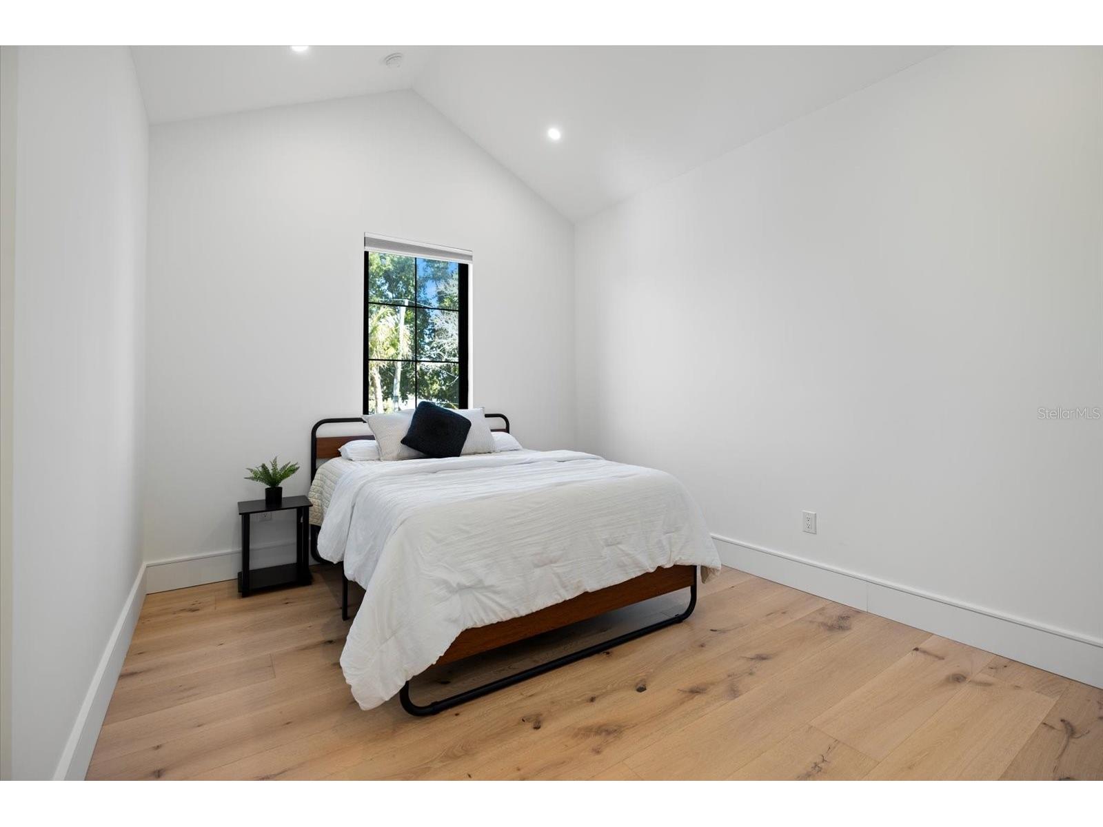 2045 Goldenrod Street Sarasota FL 34239 A4681259 image27