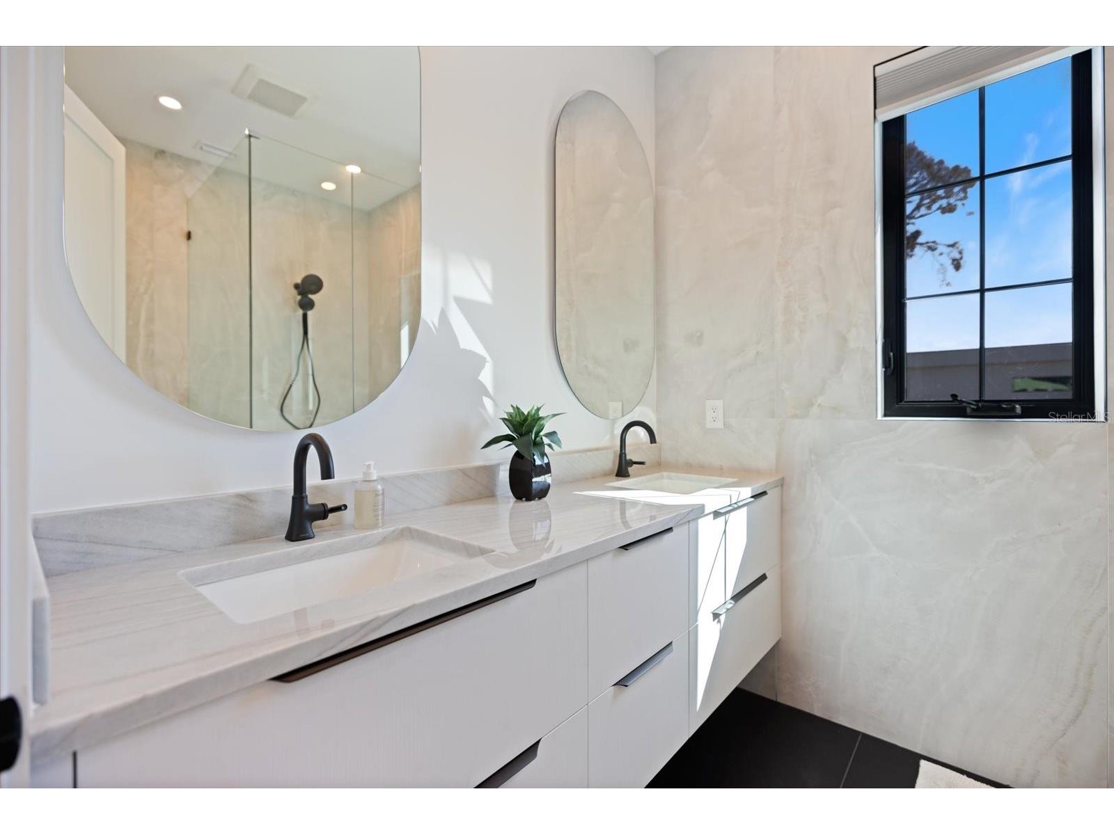 2045 Goldenrod Street Sarasota FL 34239 A4681259 image29