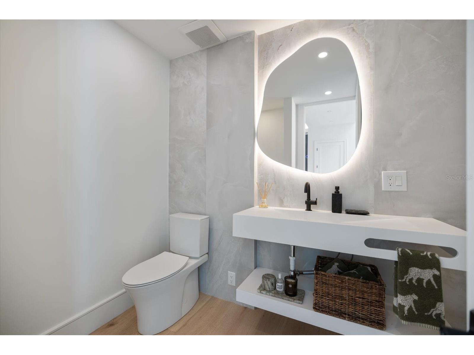 2045 Goldenrod Street Sarasota FL 34239 A4681259 image41