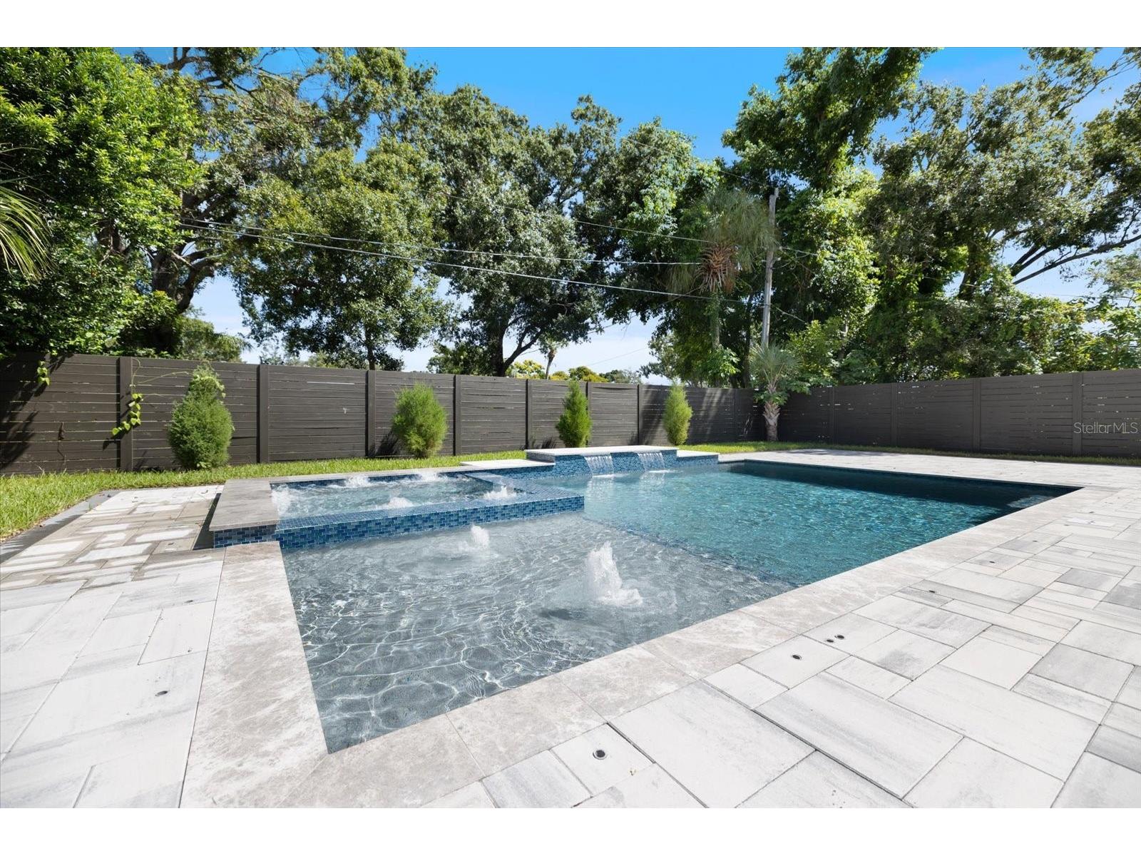 2045 Goldenrod Street Sarasota FL 34239 A4681259 image47