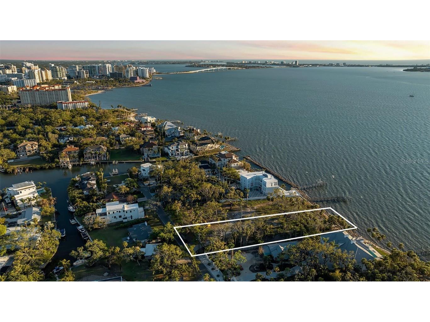 2046 Alameda Avenue Sarasota FL 34234 - SARASOTA BAY A4675476 image1