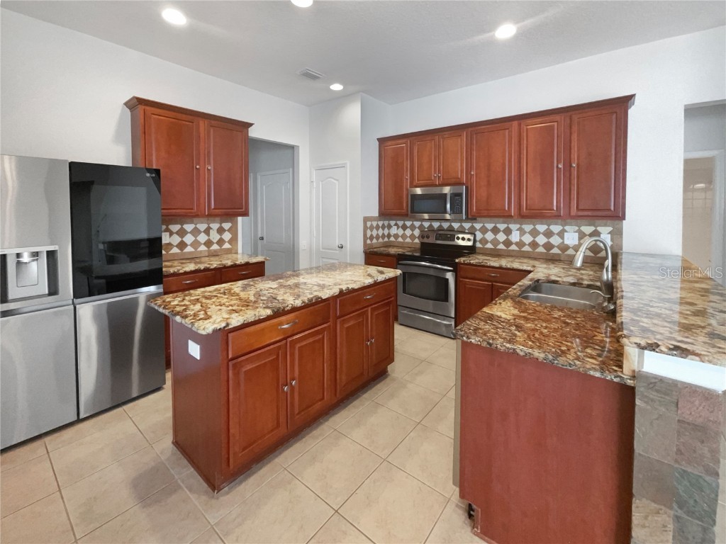 2046 Heartland Circle Valrico FL 33594 O6368690 image2