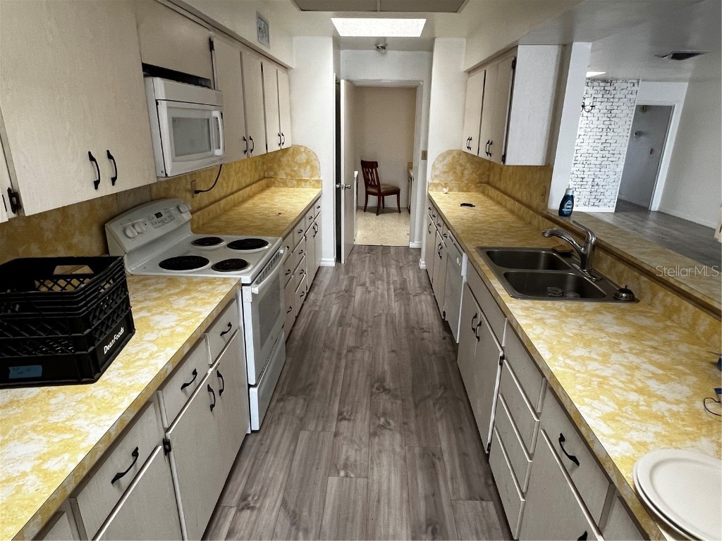 2048 Bee Ridge Road Sarasota FL 34239 A4629734 image4