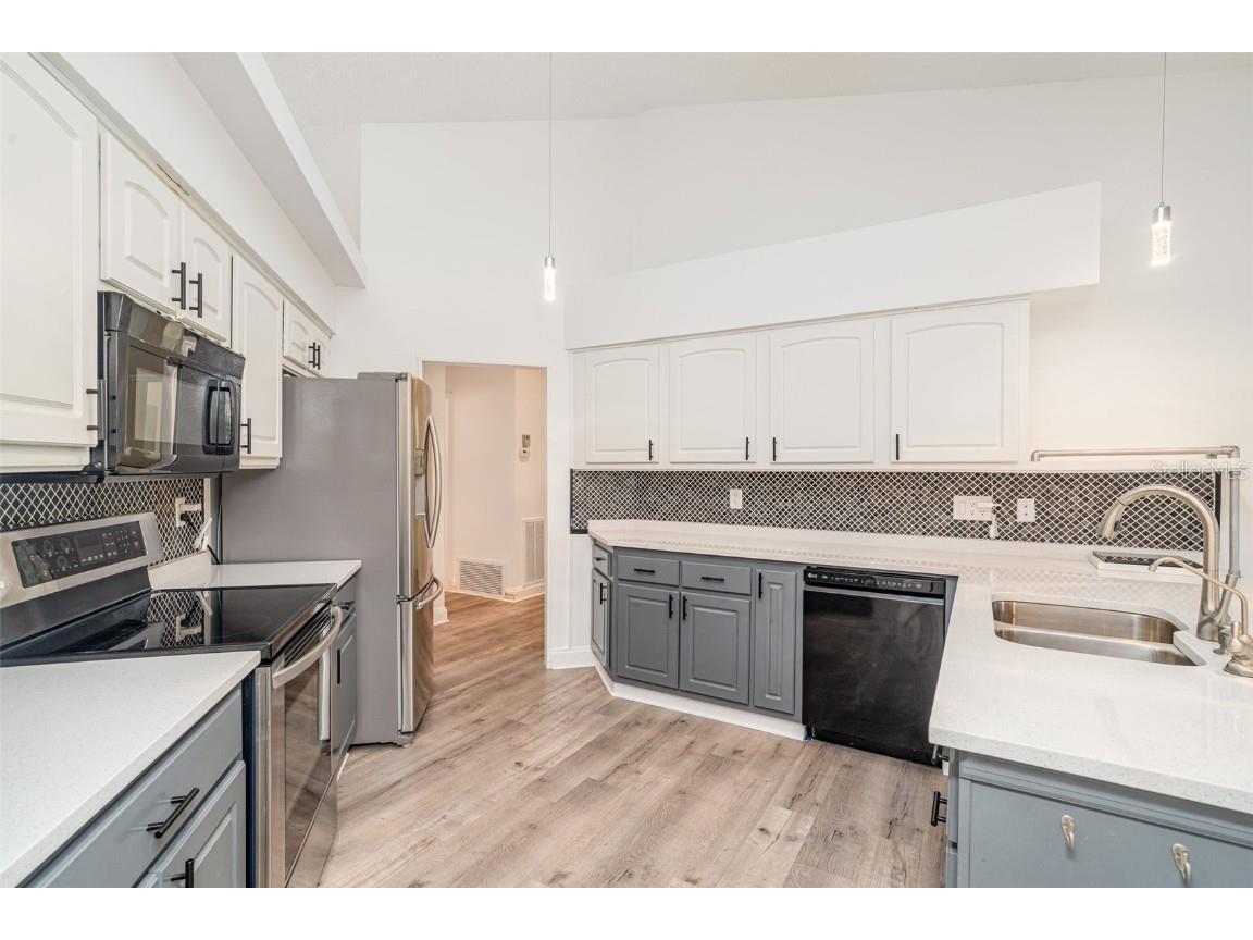 2048 Berry Roberts Drive Sun City Center FL 33573 O6350386 image13