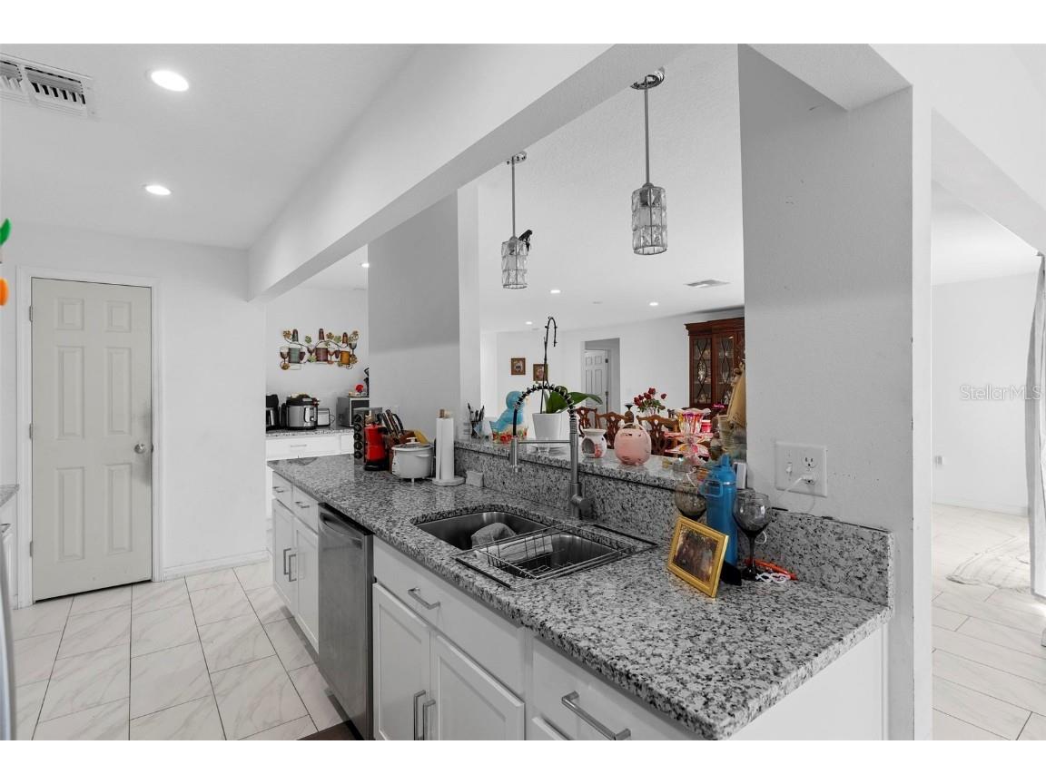 2048 Laredo Drive Deltona FL 32738 V4942145 image10