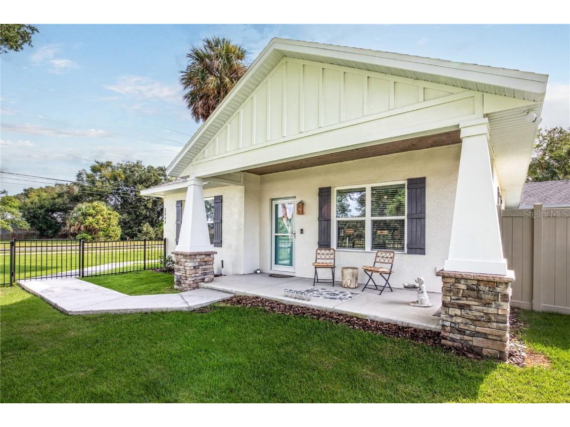 2048 N Grandview Street Mount Dora FL 32757 - CHAIN OF LAKESE O6137054 image1