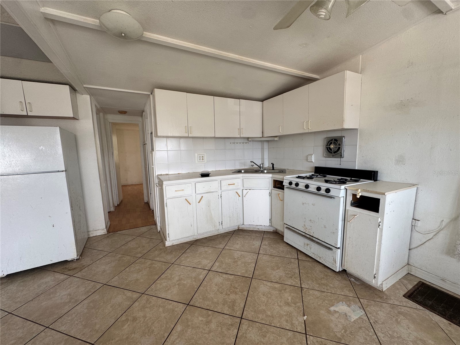 2049 Champion Street Sarasota FL 34231 A4688156 image6