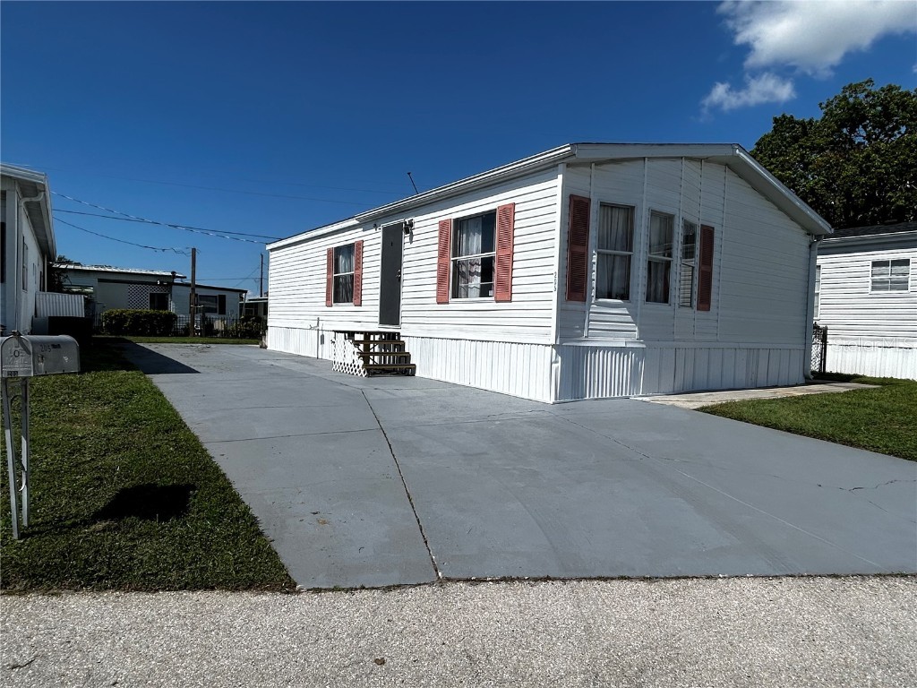 205 51st Avenue Plaza W Bradenton FL 34207 T3469934 image1