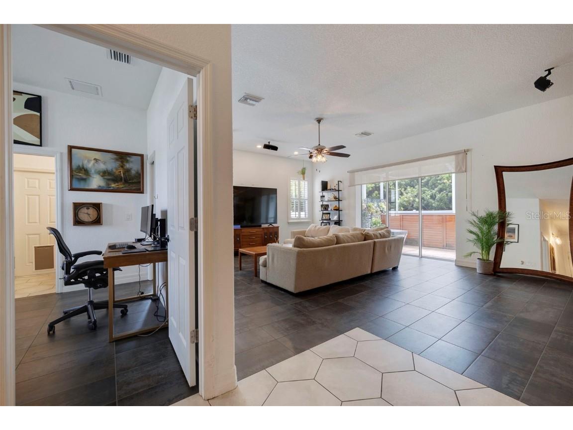 205 Bengal Circle Oldsmar FL 34677 OM712328 image9