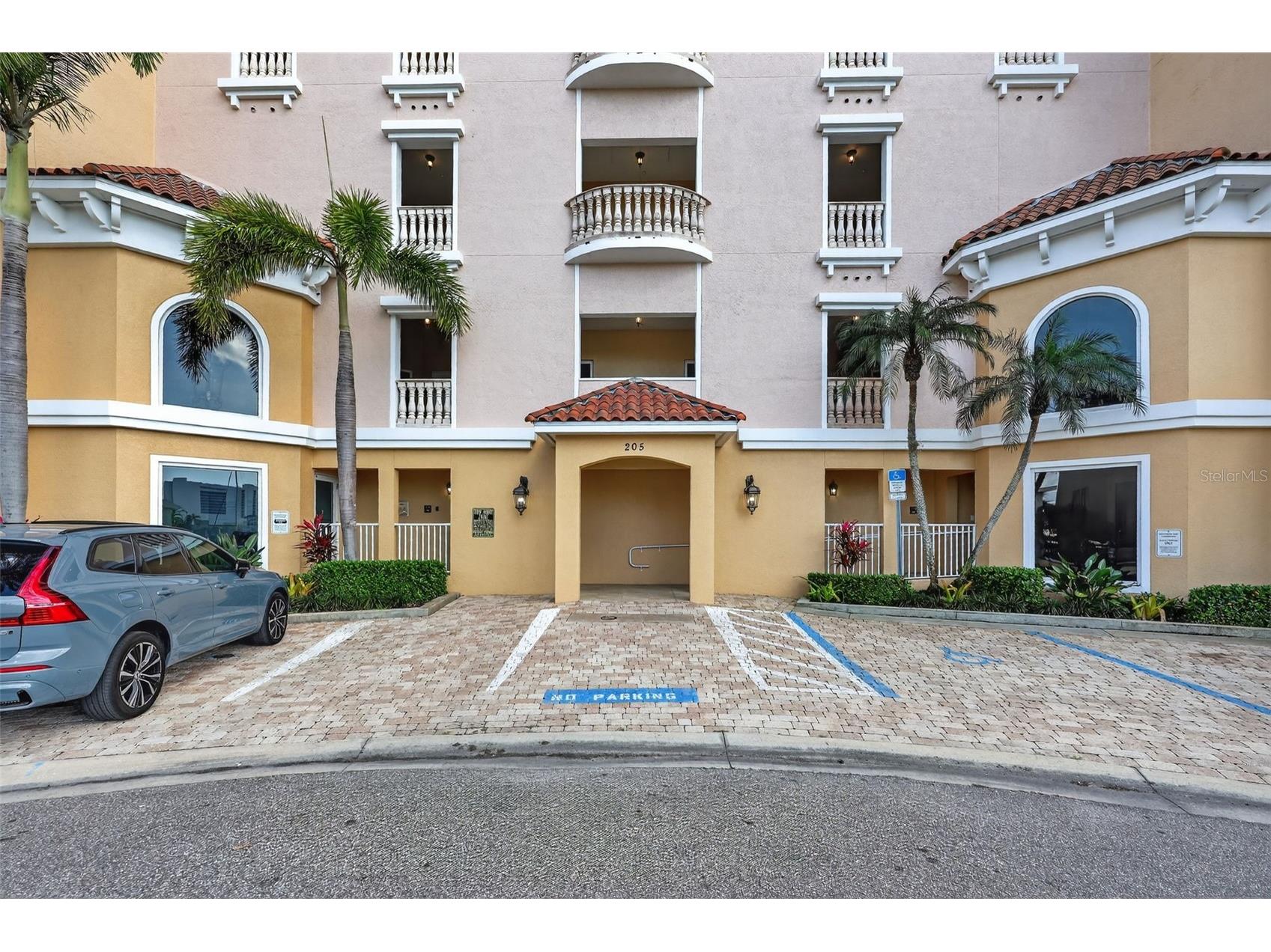 205 Brightwater Drive #202 Clearwater Beach FL 33767 TB8472266 image2