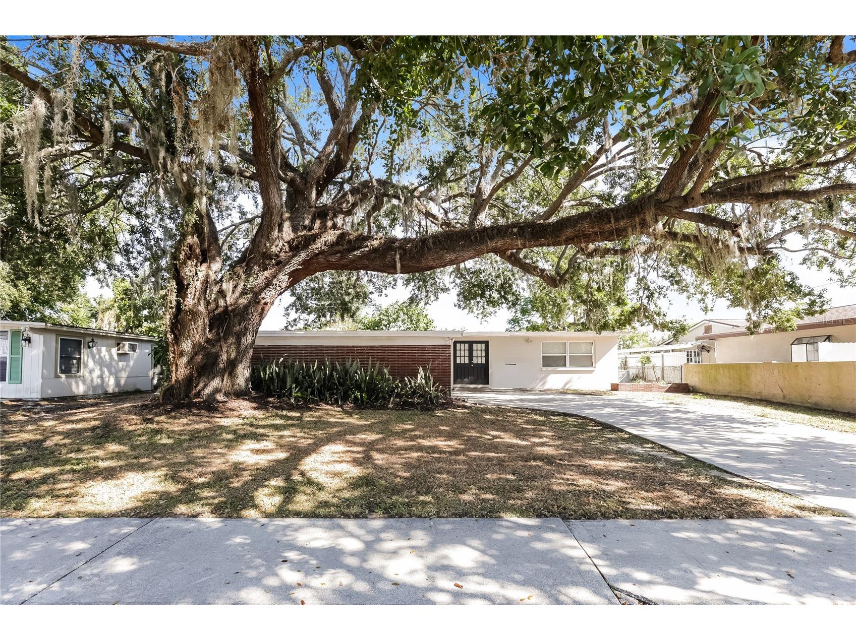 205 Bryan Road Brandon FL 33511 TB8449025 image1