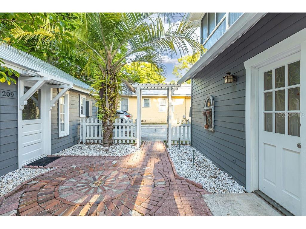 205 E Voorhis Avenue Deland FL 32724 V4948250 image20