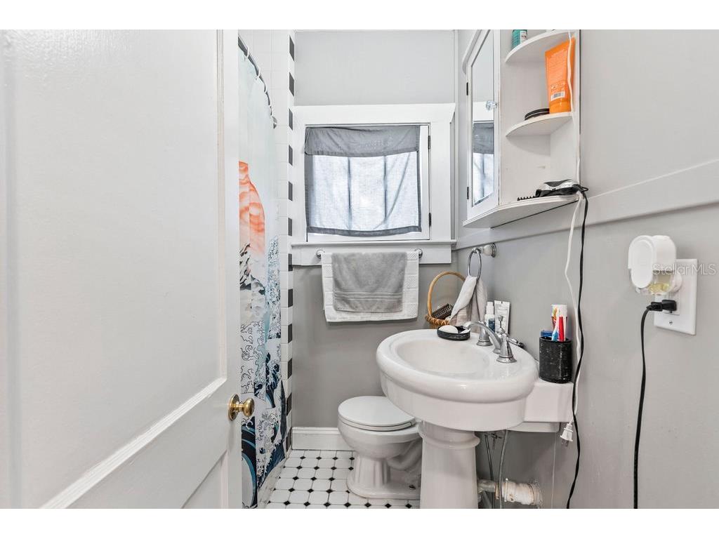 205 E Voorhis Avenue Deland FL 32724 V4948250 image34