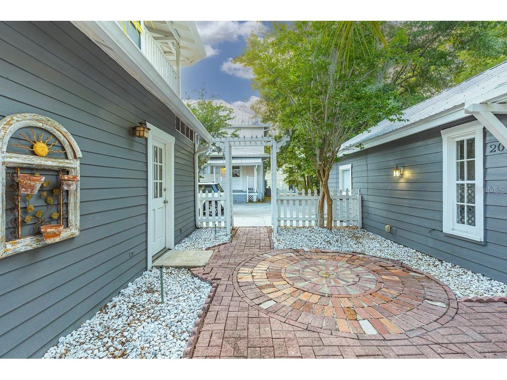 205 E Voorhis Avenue Deland FL 32724 V4948250 image7