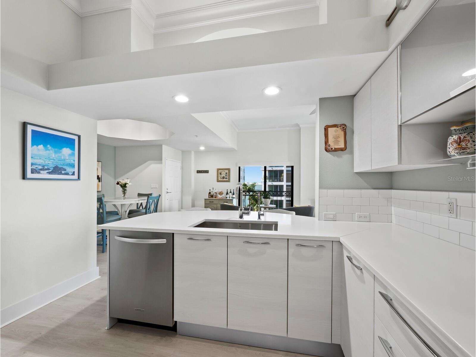 205 Golden Gate Point #401 Sarasota FL 34236 A4683357 image11