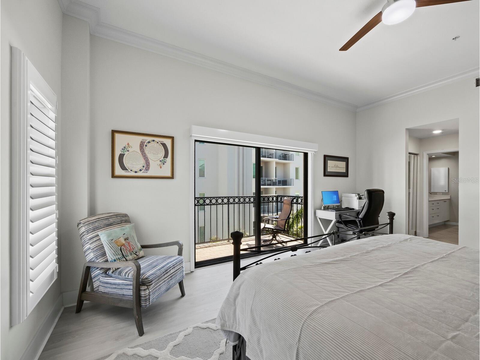 205 Golden Gate Point #401 Sarasota FL 34236 A4683357 image23