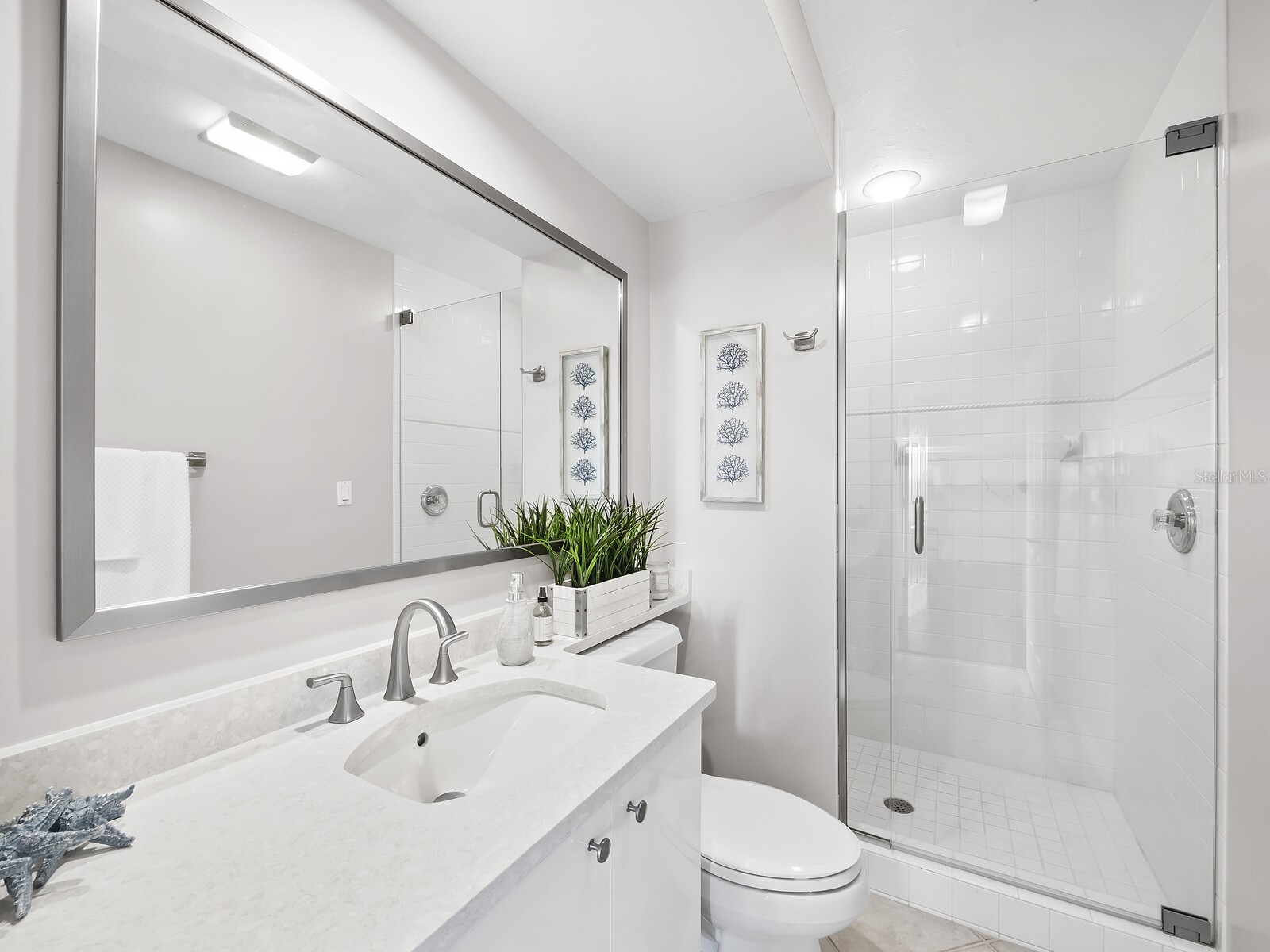 205 Golden Gate Point #401 Sarasota FL 34236 A4683357 image27