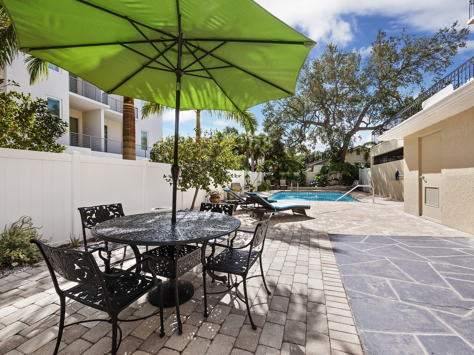 205 Golden Gate Point #401 Sarasota FL 34236 A4683357 image33