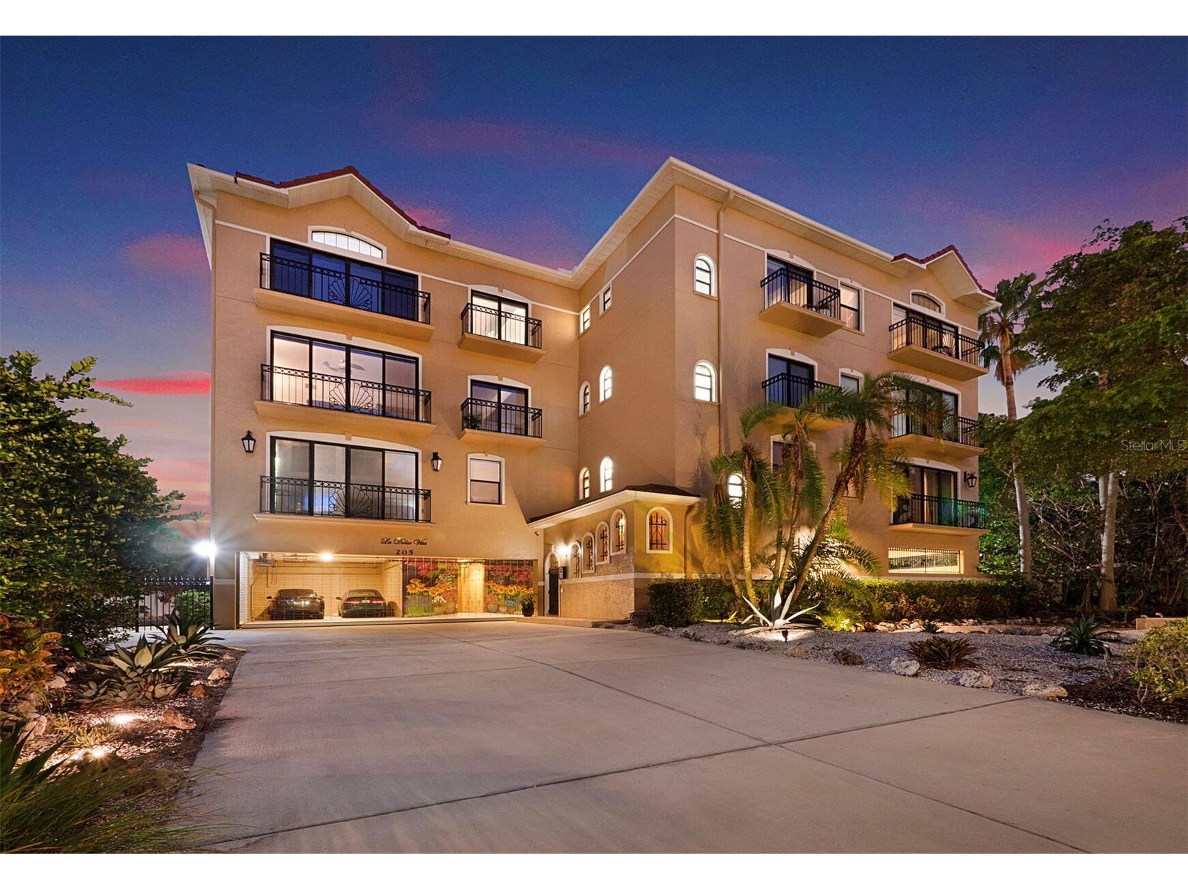 205 Golden Gate Point #401 Sarasota FL 34236 A4683357 image35
