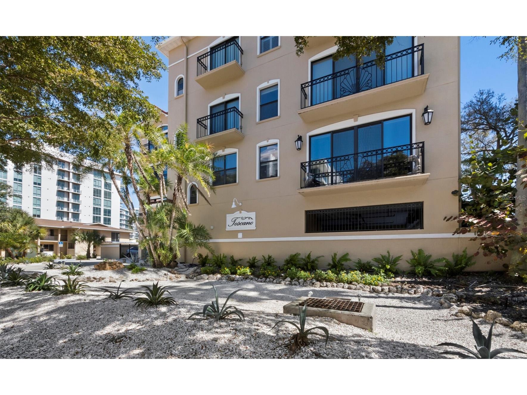 205 Golden Gate Point #401 Sarasota FL 34236 A4683357 image59