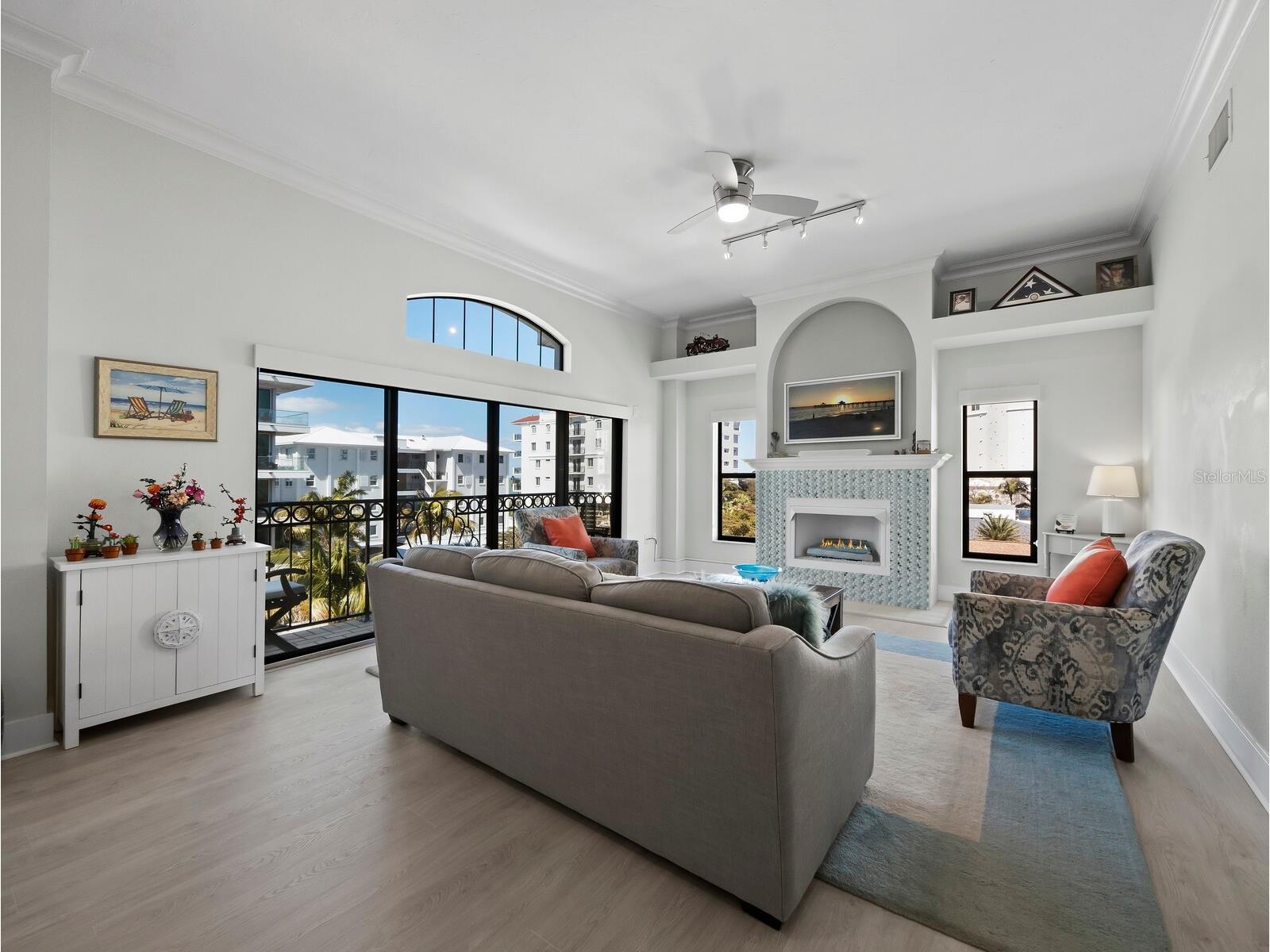 205 Golden Gate Point #401 Sarasota FL 34236 A4683357 image6