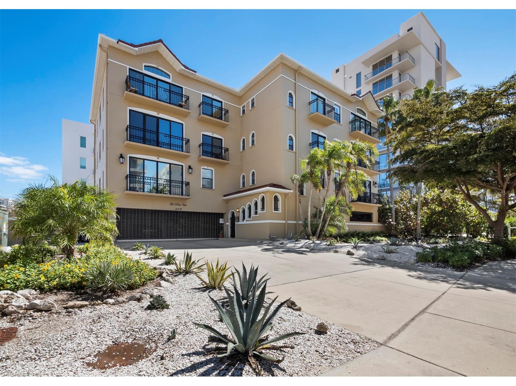 205 Golden Gate Point #401 Sarasota FL 34236 A4683357 image61