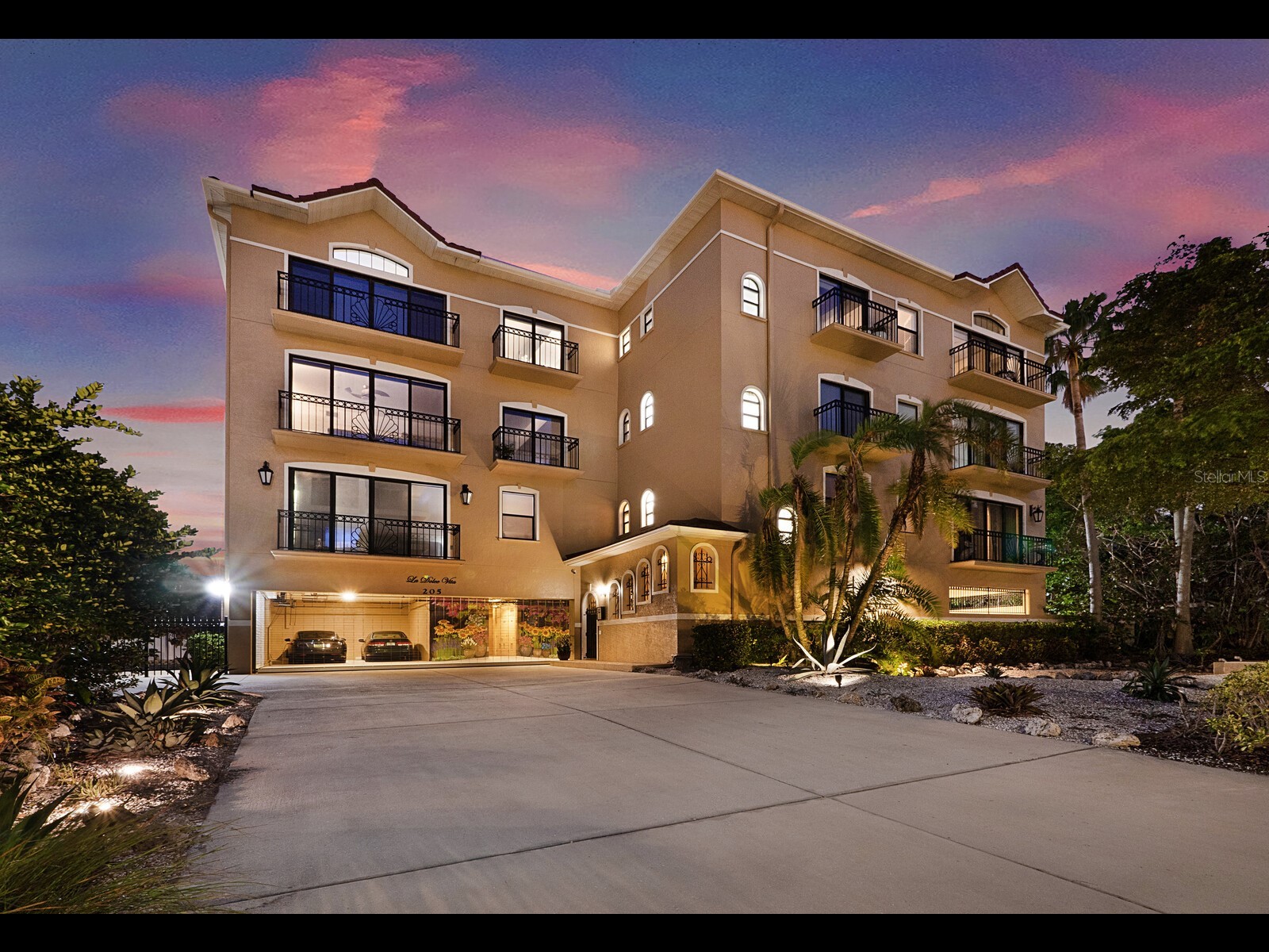 205 Golden Gate Point #401 Sarasota FL 34236 A4683357 image64