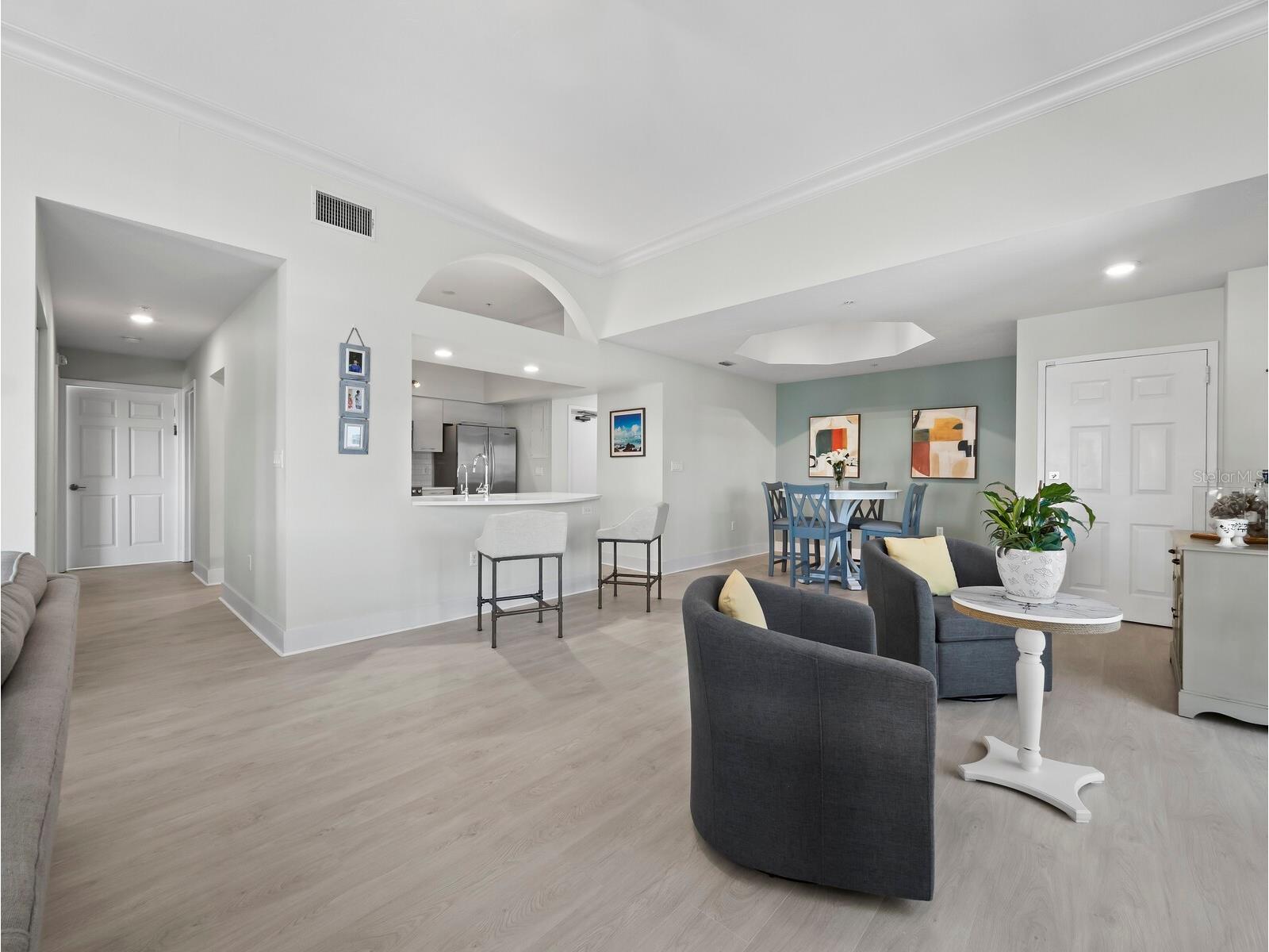 205 Golden Gate Point #401 Sarasota FL 34236 A4683357 image7