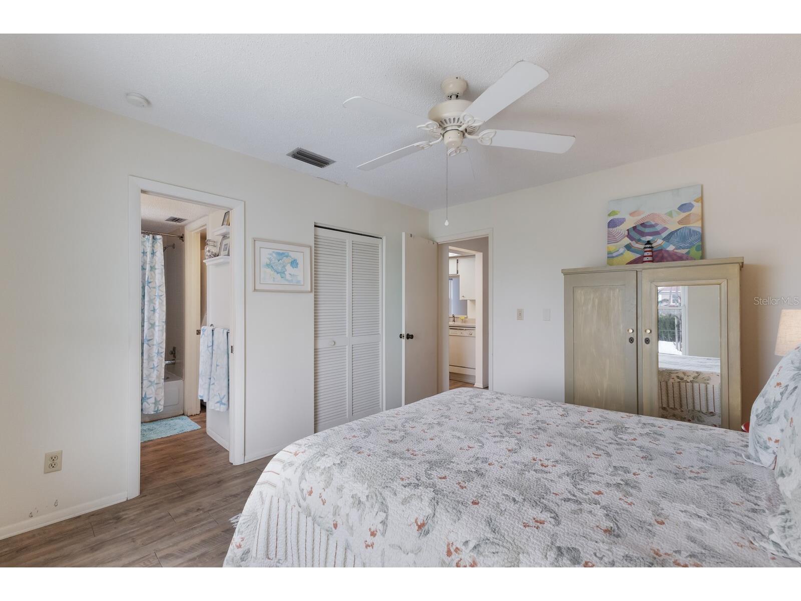 205 Highland Avenue #2 Bradenton Beach FL 34217 A4689457 image19
