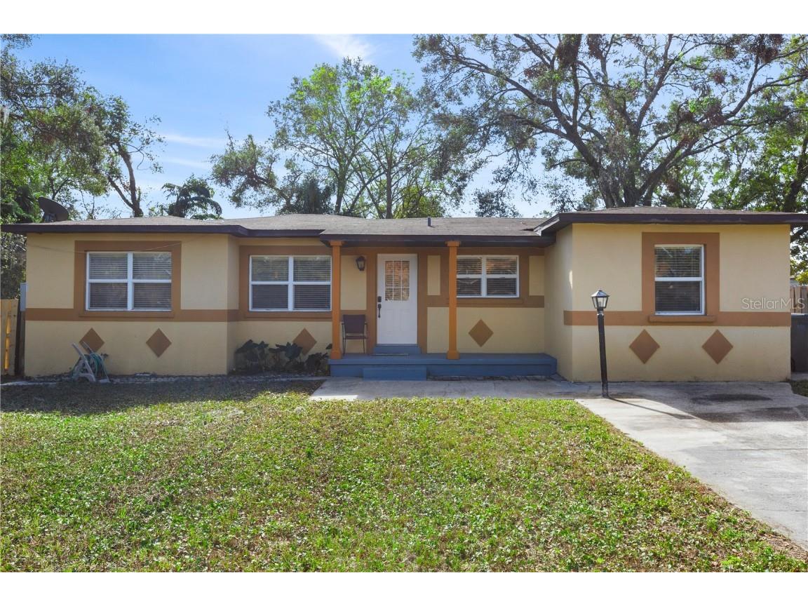 205 Lakeview Avenue Seffner FL 33584 L4944466 image1