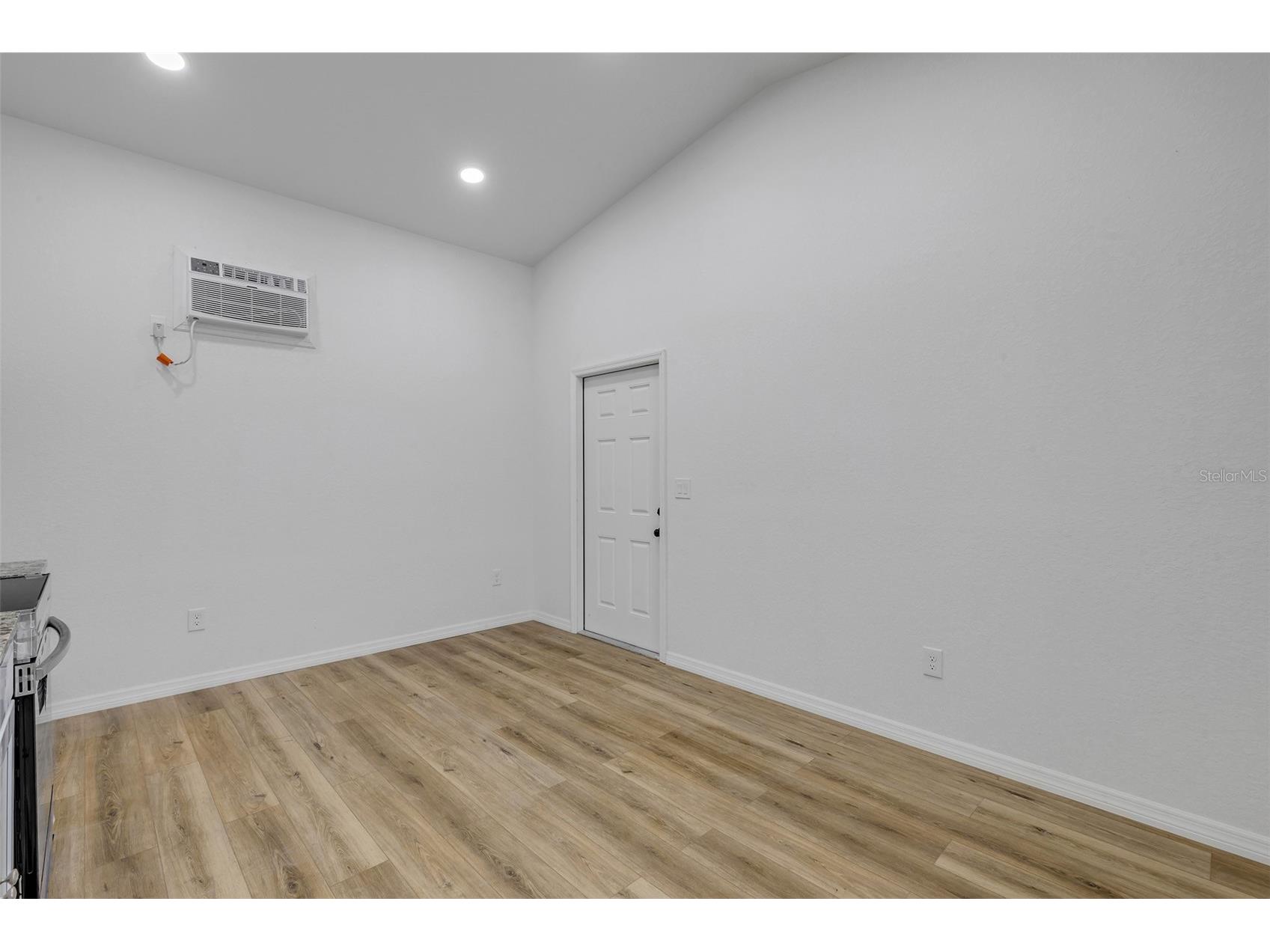 205 N Wild Olive Avenue Daytona Beach FL 32118 NS1088052 image38