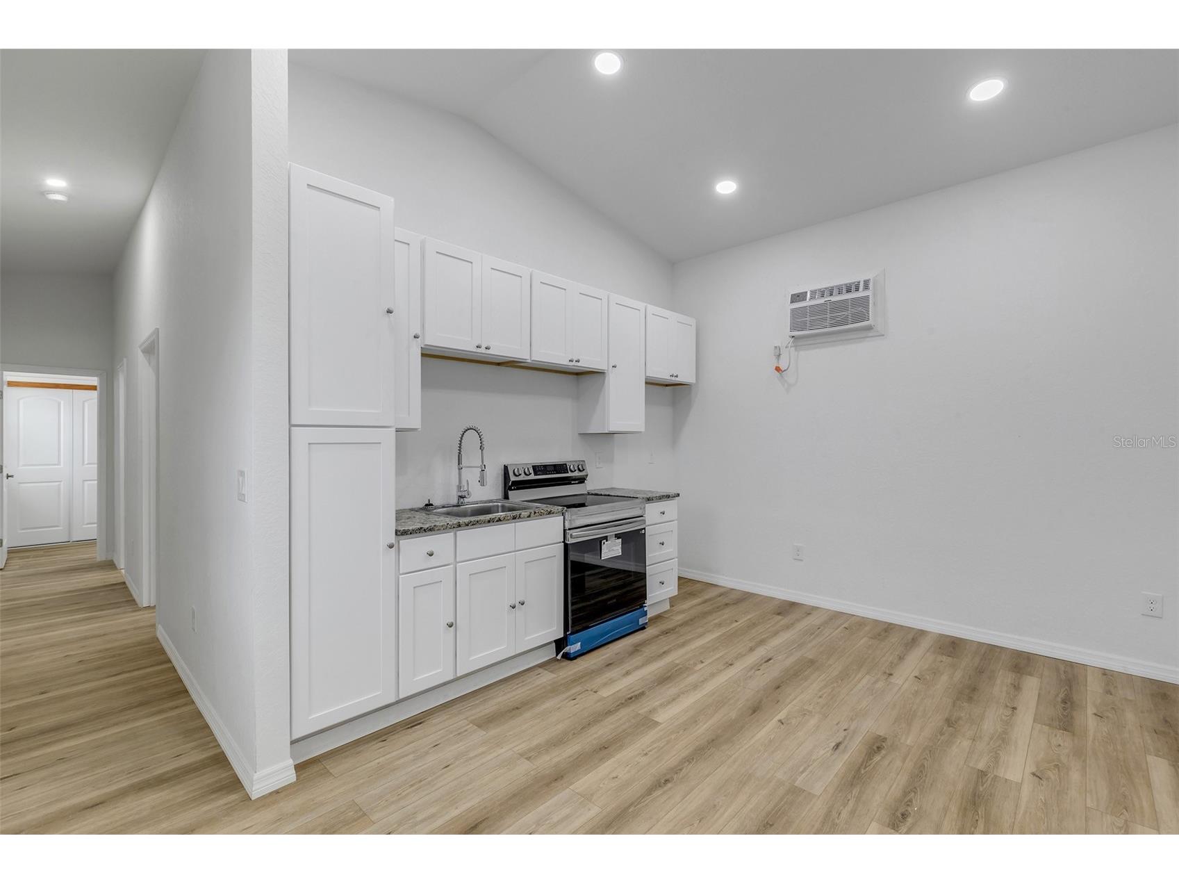 205 N Wild Olive Avenue Daytona Beach FL 32118 NS1088052 image41