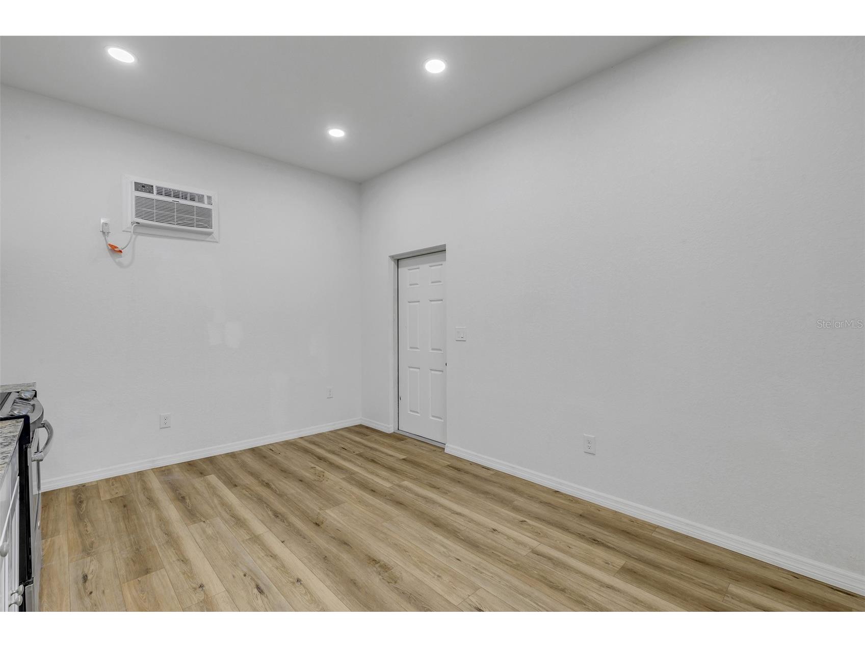 205 N Wild Olive Avenue Daytona Beach FL 32118 NS1088052 image60