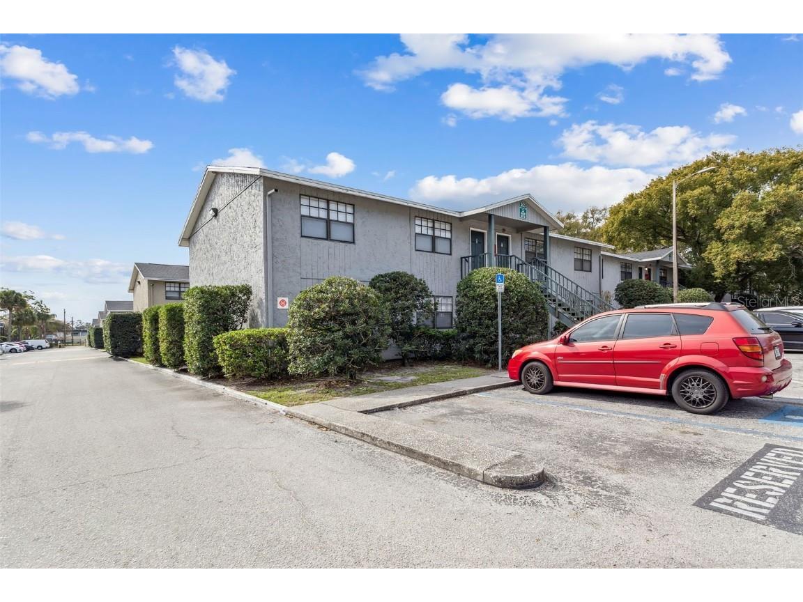 205 Poinsettia Pine Court #202 Tampa FL 33612 T3504830 image1