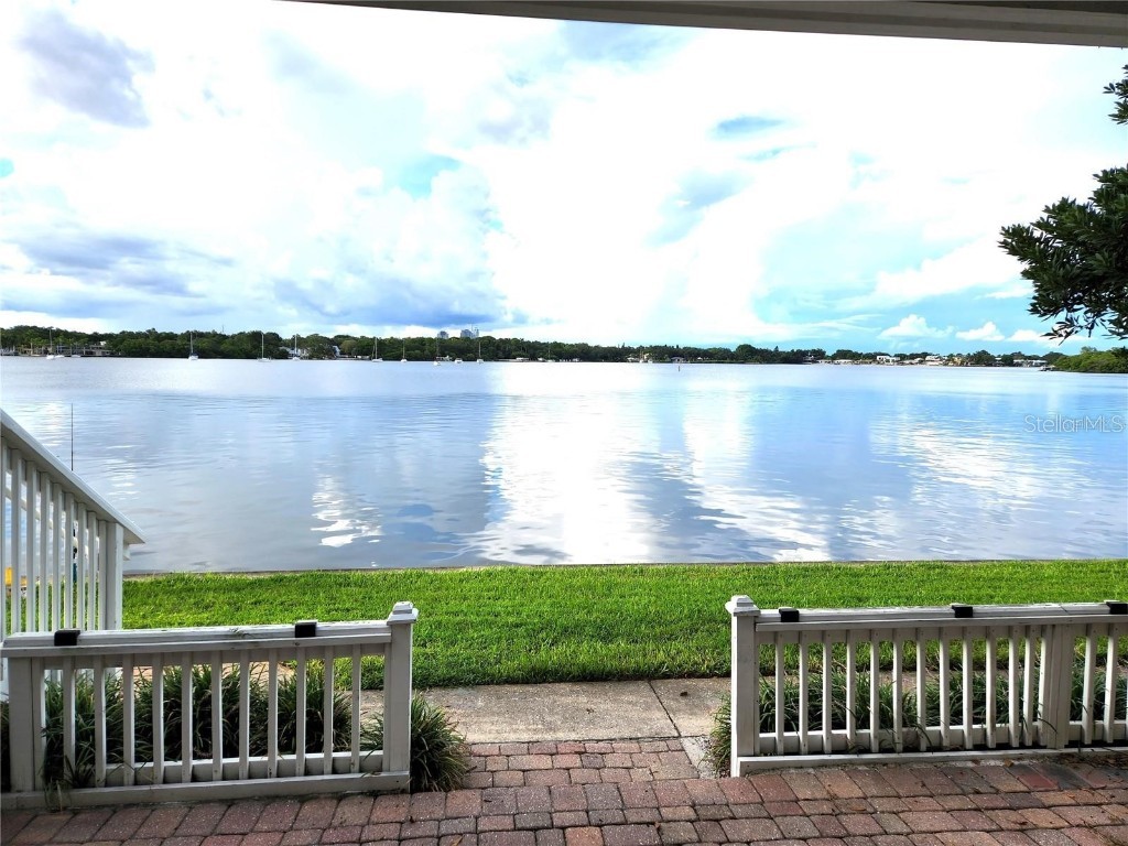 205 Pompano Drive SE #B Saint Petersburg FL 33705 U8237570 image1