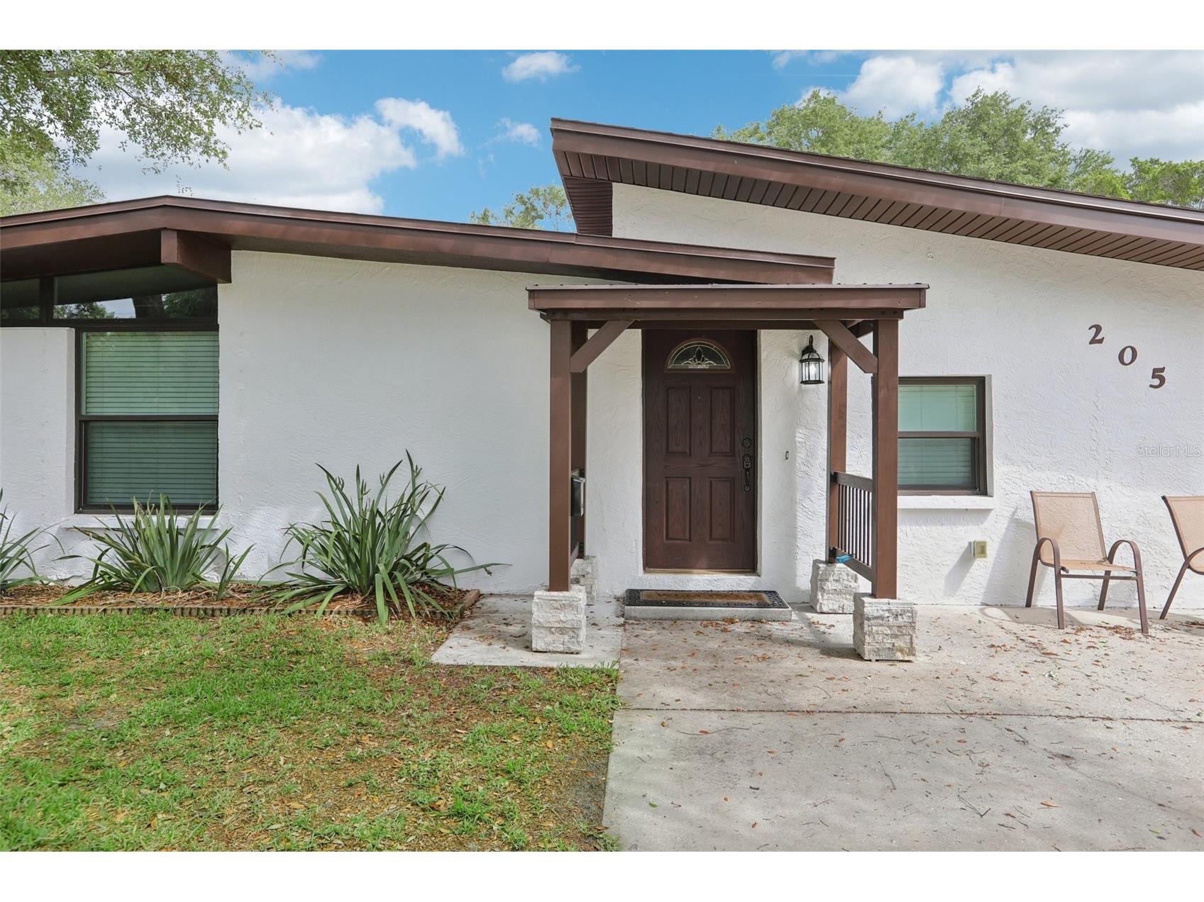 205 SE Jefferson Circle N Saint Petersburg FL 33703 TB8495805 image1