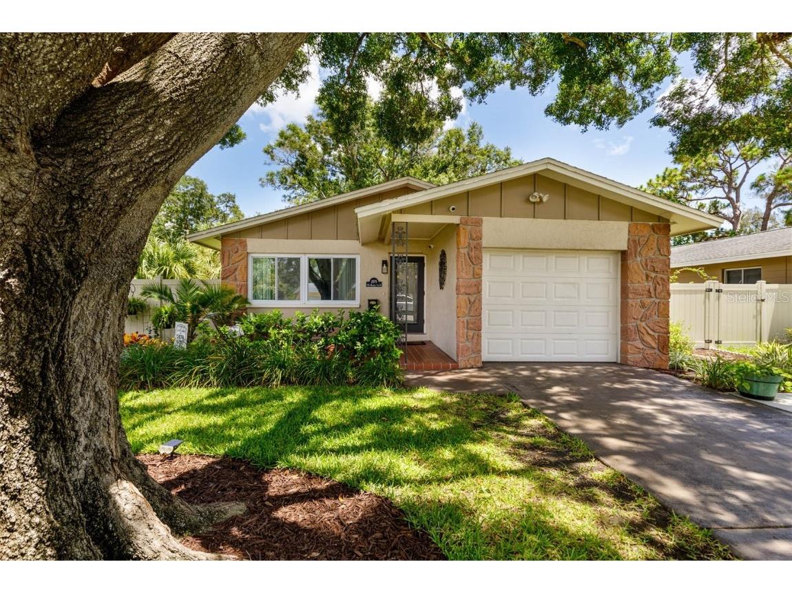 205 SE Monroe Circle N Saint Petersburg FL 33703 U8206056 image1
