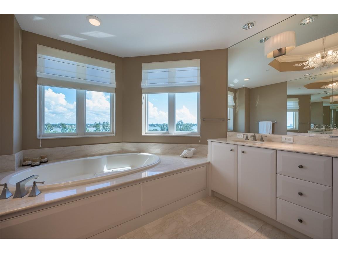 2050 Benjamin Franklin Drive #A601 Sarasota FL 34236 - GULF /SARASOTA BAY A4668936 image23