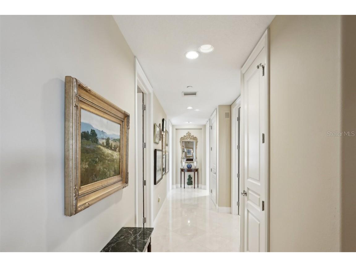 2050 Benjamin Franklin Drive #B704 Sarasota FL 34236 A4672363 image22