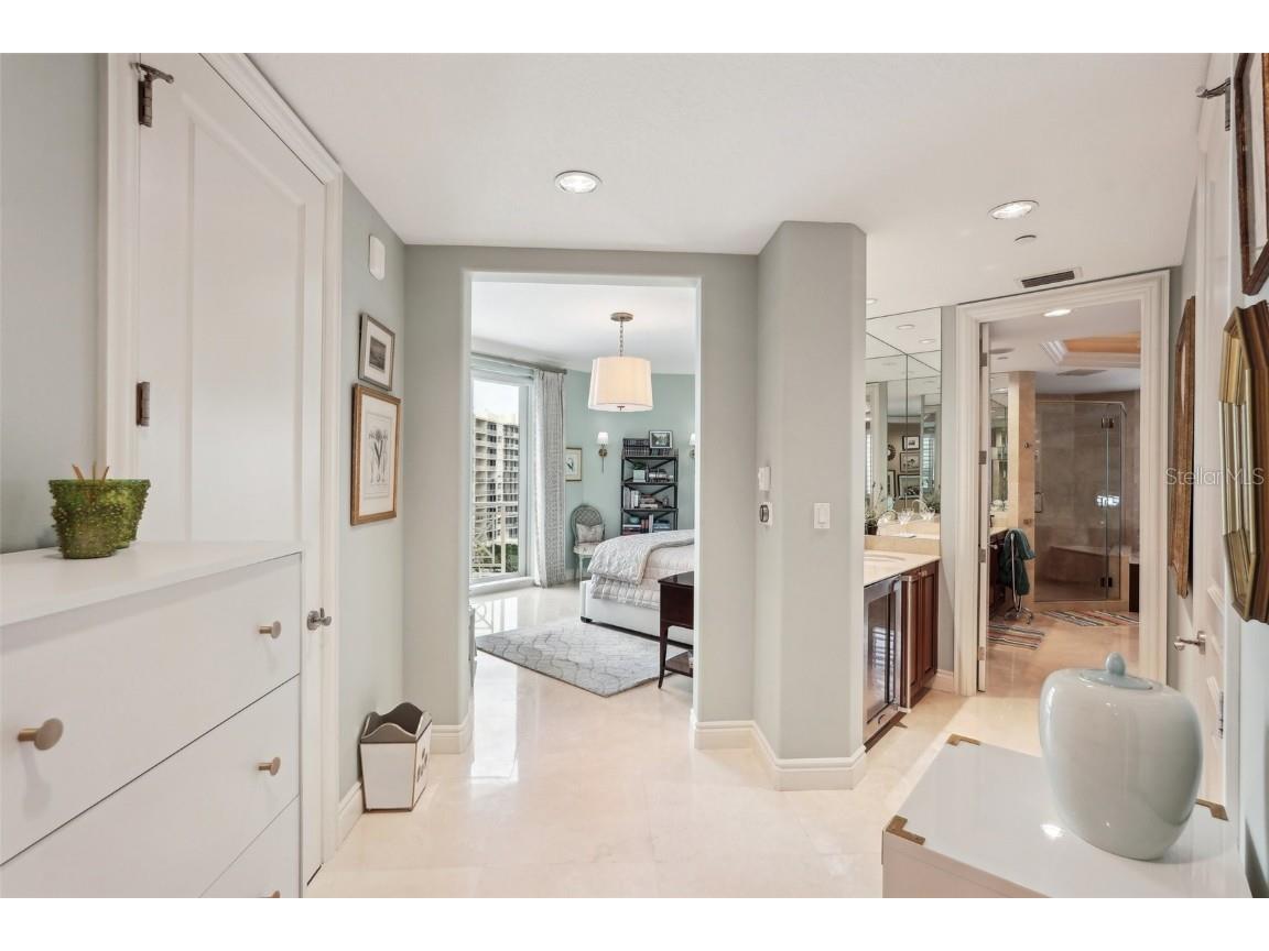 2050 Benjamin Franklin Drive #B704 Sarasota FL 34236 A4672363 image23