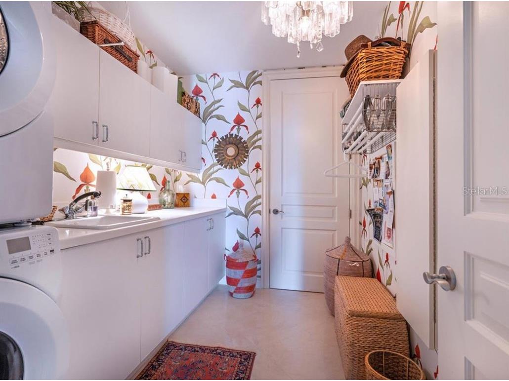 2050 Benjamin Franklin Drive #B704 Sarasota FL 34236 A4672363 image35