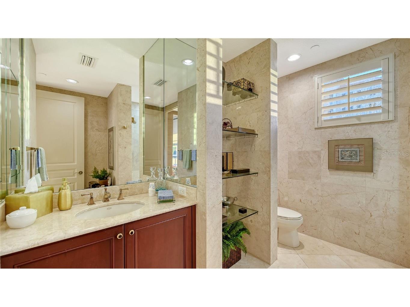 2050 Benjamin Franklin Drive #B704 Sarasota FL 34236 A4672363 image39