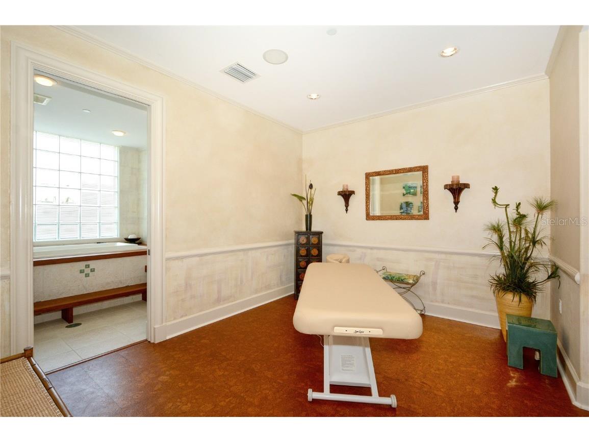 2050 Benjamin Franklin Drive #B704 Sarasota FL 34236 A4672363 image47