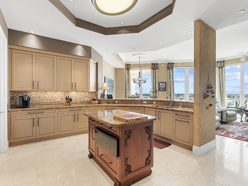 2050 Benjamin Franklin Drive #PH1102 Sarasota FL 34236 N6141427 image14