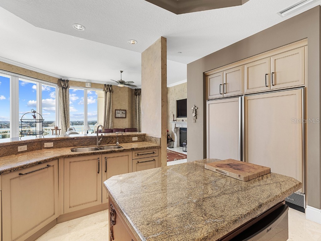 2050 Benjamin Franklin Drive #PH1102 Sarasota FL 34236 N6141427 image15