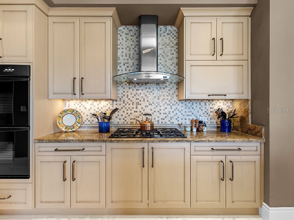 2050 Benjamin Franklin Drive #PH1102 Sarasota FL 34236 N6141427 image17